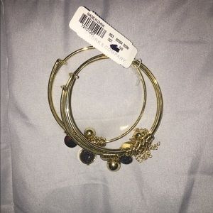 Set of bangle bracelets